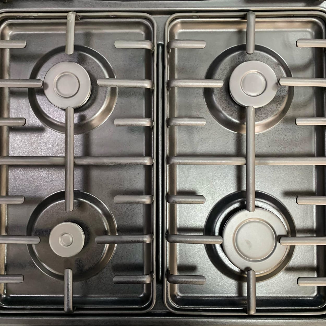 CUISINIERE ENDURO 4FEUX 60X60 A GAZ 2 BOUTTONS CONTROLE ALLUMAGE ELECTRIQUE GRIS AFS6040G CUISINIERE ENDURO 4FEUX 60X60 A GAZ 2 BOUTTONS CONTROLE ALLUMAGE ELECTRIQUE GRIS AFS6040G