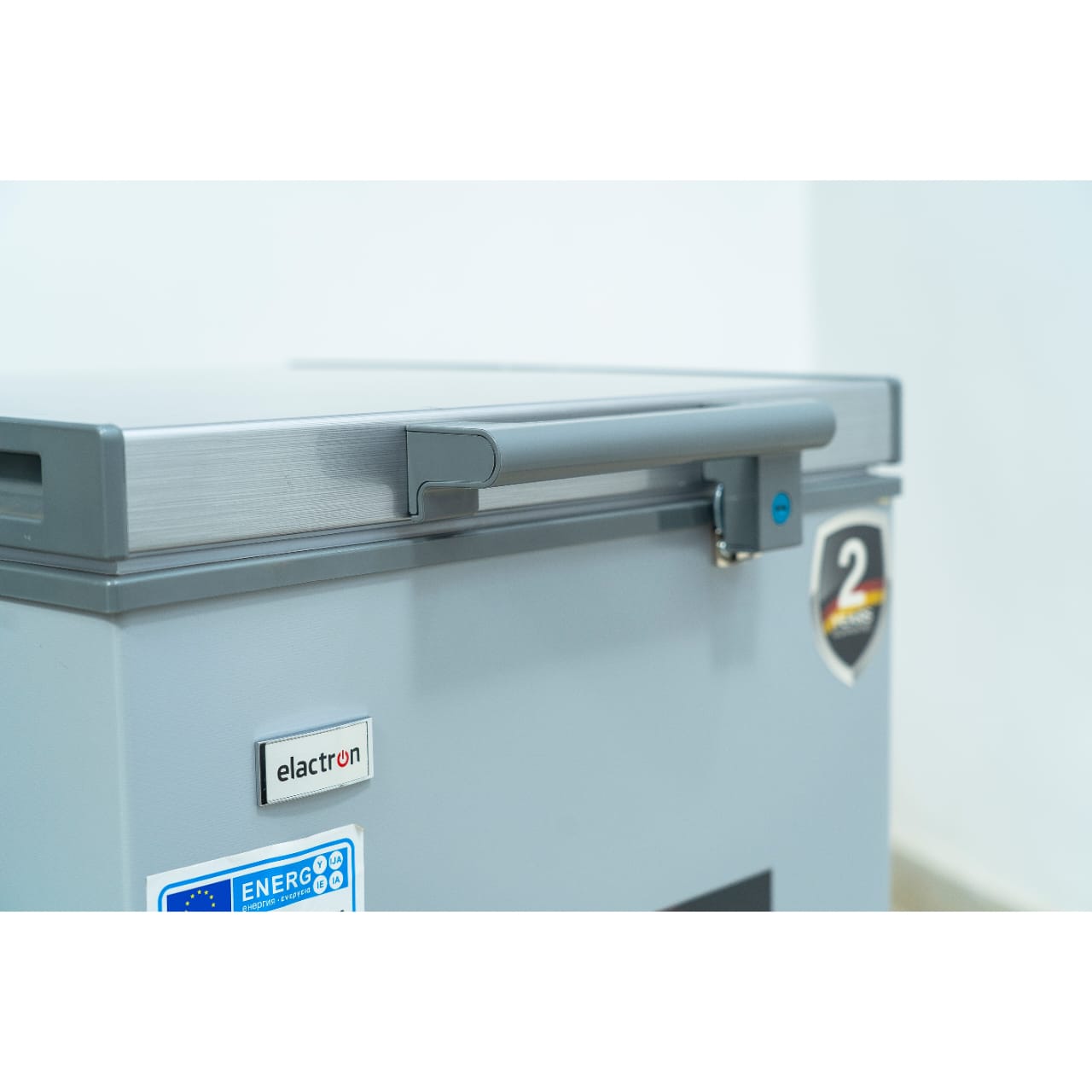 CONGELATEUR ELACTRON HORIZONTAL 200LITRES GRIS EL193BD1140 CONGELATEUR ELACTRON HORIZONTAL 200LITRES GRIS EL193BD1140