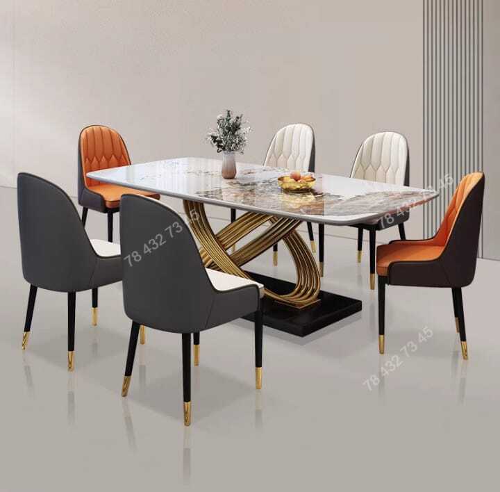 Table A Manger - Marbre Marron Blanc et Structure en Nœud Doré