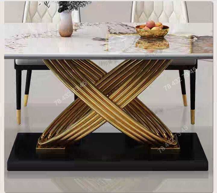 Table A Manger - Marbre Marron Blanc et Structure en Nœud Doré