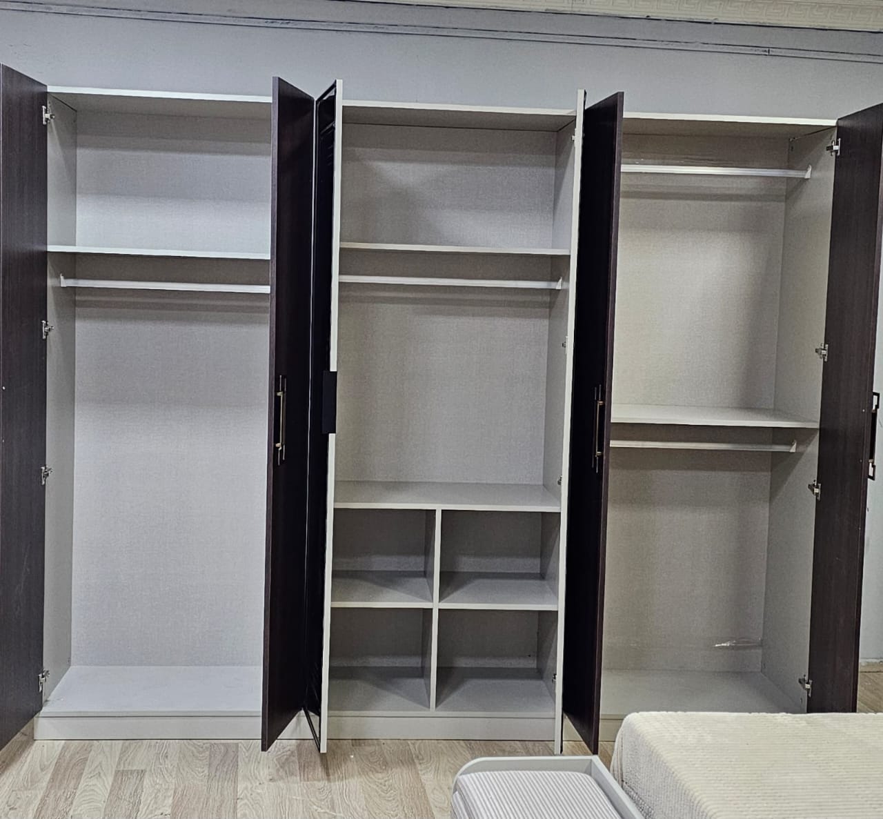 Chambre A coucher amoire 6 Battants 6 Pièces Marron Gris