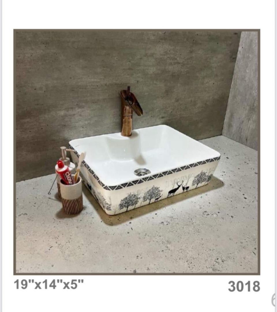 Lavabo en céramique type rond ou carré: Pour Salles de bain compactes ou spacieuses