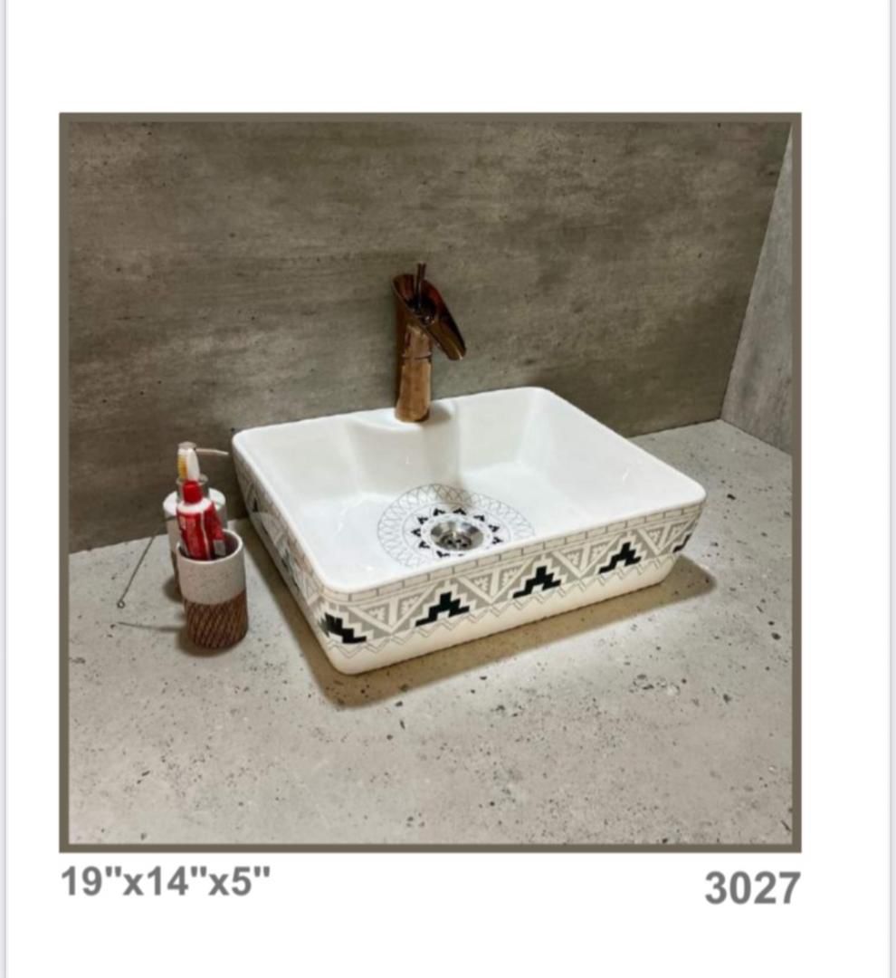 Lavabo en céramique type rond ou carré: Pour Salles de bain compactes ou spacieuses