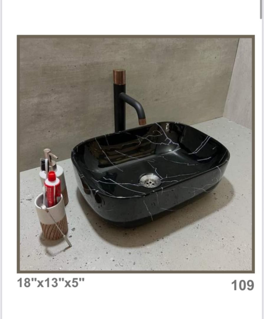 Lavabo en céramique type rond ou carré: Pour Salles de bain compactes ou spacieuses